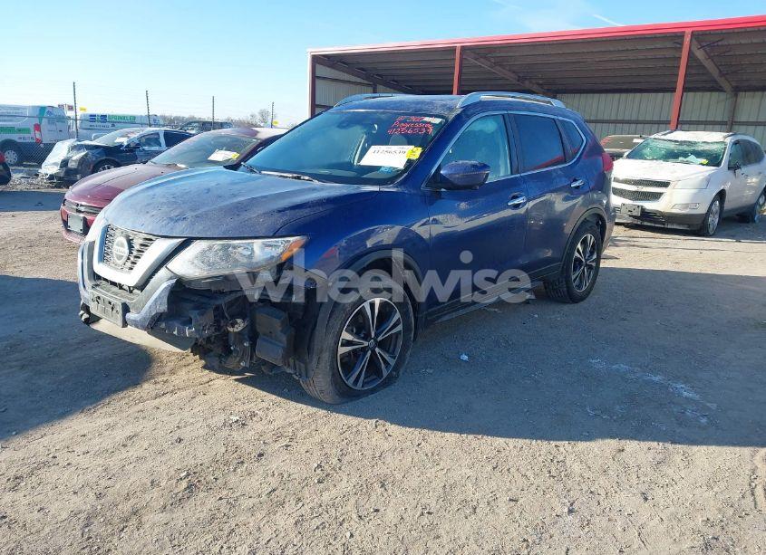 Photo 2 of 2019 Nissan Rogue SV (VIN JN8AT2MV4KW395334)