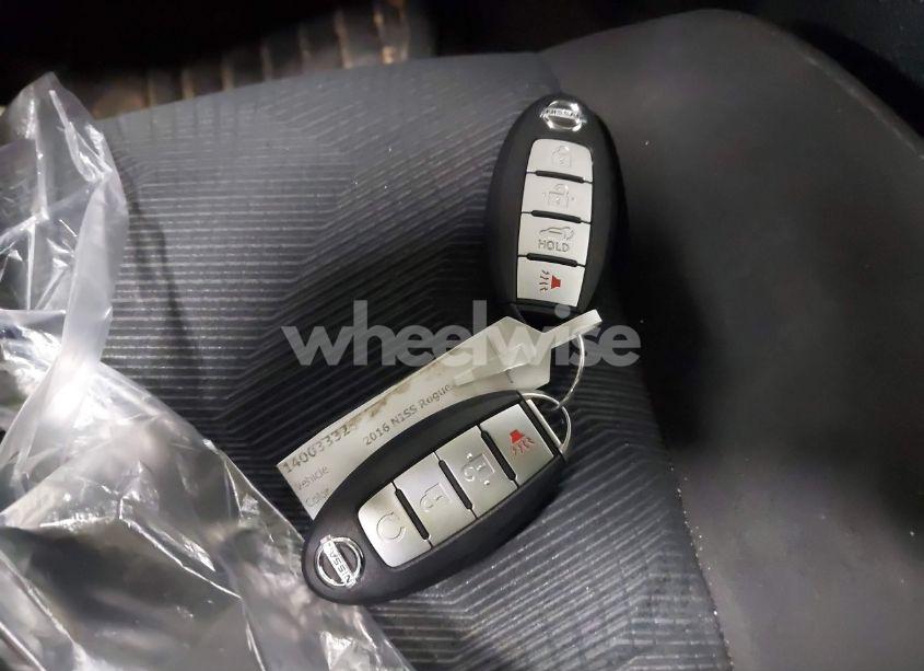 Photo 11 of 2016 Nissan Rogue SV (VIN JN8AT2MV5GW133720)