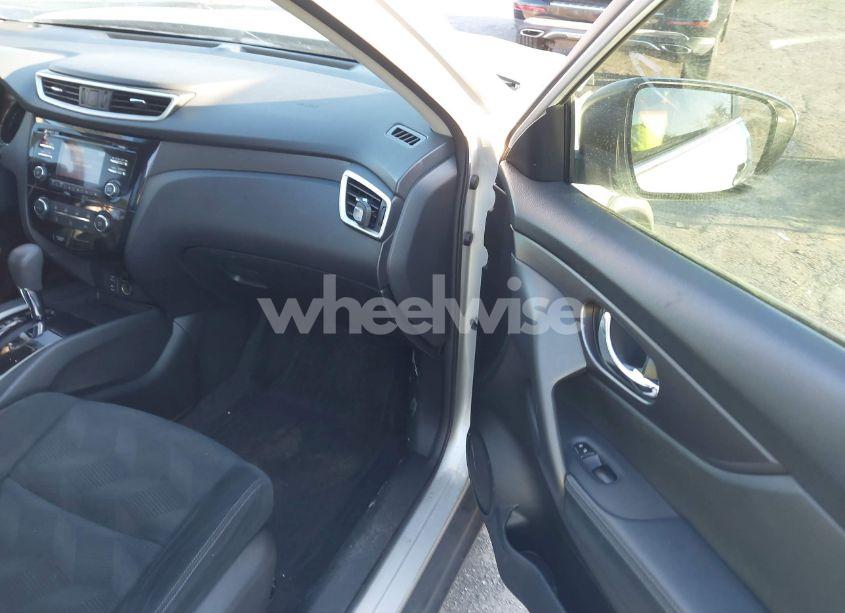 Photo 5 of 2016 Nissan Rogue S (VIN JN8AT2MV5GW143387)