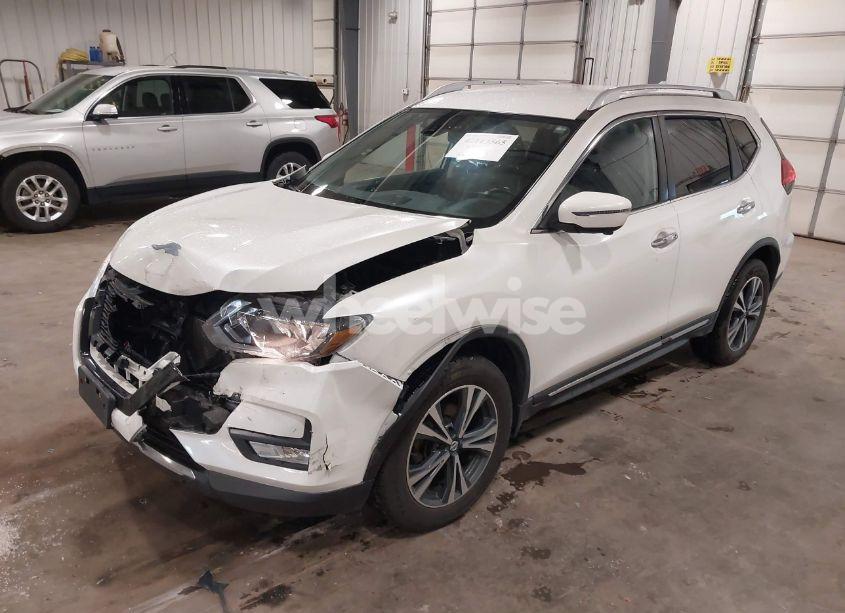 Photo 2 of 2017 Nissan Rogue SL (VIN JN8AT2MV5HW009156)