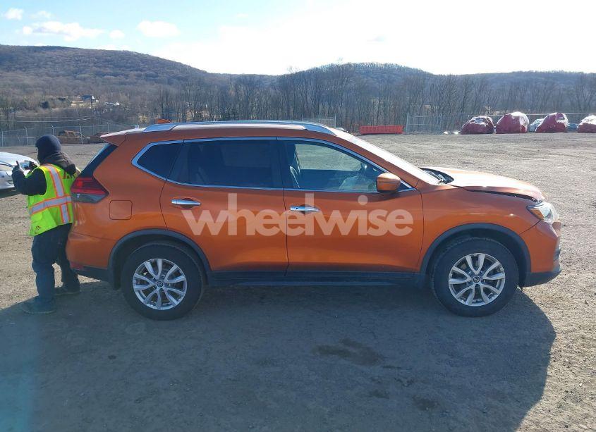 Photo 13 of 2017 Nissan Rogue SV (VIN JN8AT2MV5HW269072)