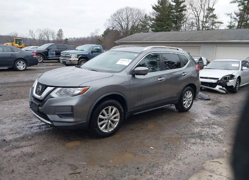 Photo 2 of 2018 Nissan Rogue SV (VIN JN8AT2MV5JW303016)