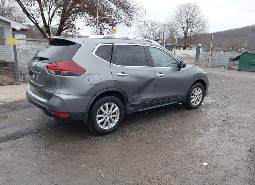 Photo 4 of 2018 Nissan Rogue SV (VIN JN8AT2MV5JW303016)