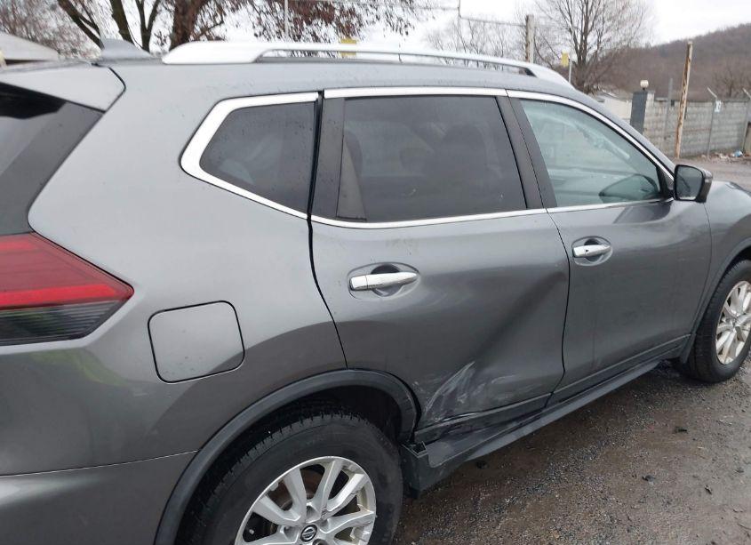 Photo 6 of 2018 Nissan Rogue SV (VIN JN8AT2MV5JW303016)