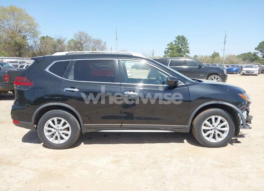 Photo 14 of 2018 Nissan Rogue SV (VIN JN8AT2MV5JW304375)