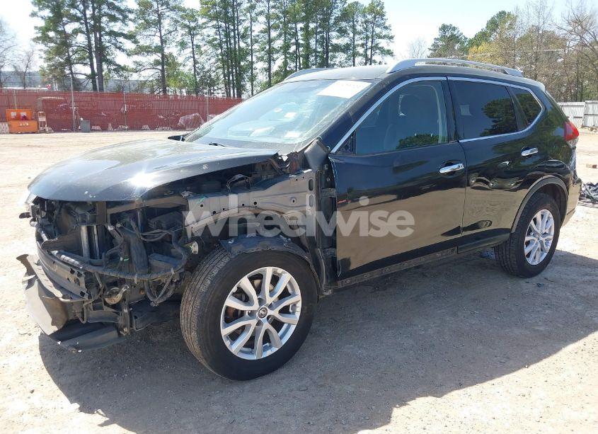 Photo 2 of 2018 Nissan Rogue SV (VIN JN8AT2MV5JW304375)