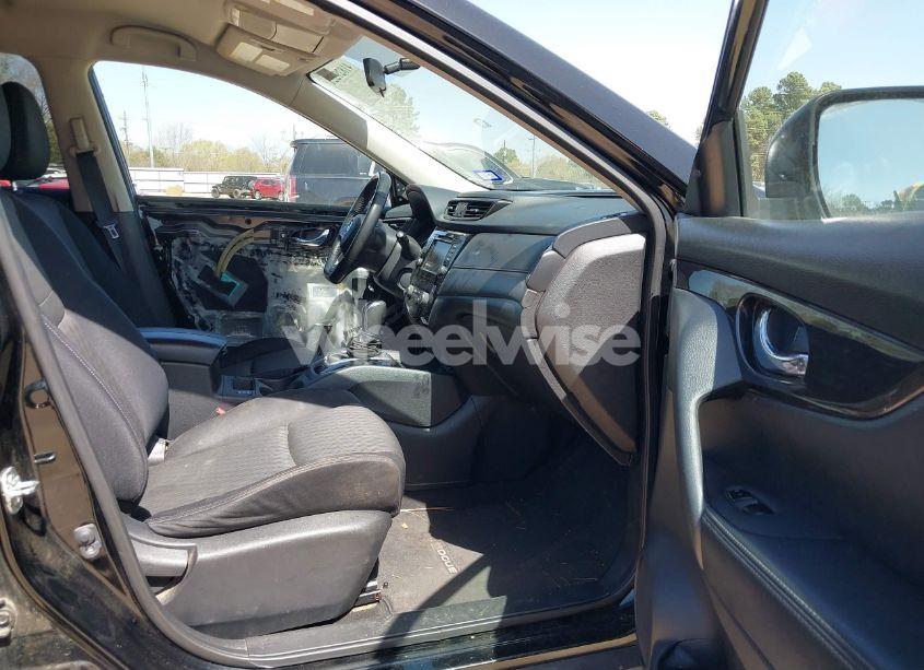 Photo 5 of 2018 Nissan Rogue SV (VIN JN8AT2MV5JW304375)