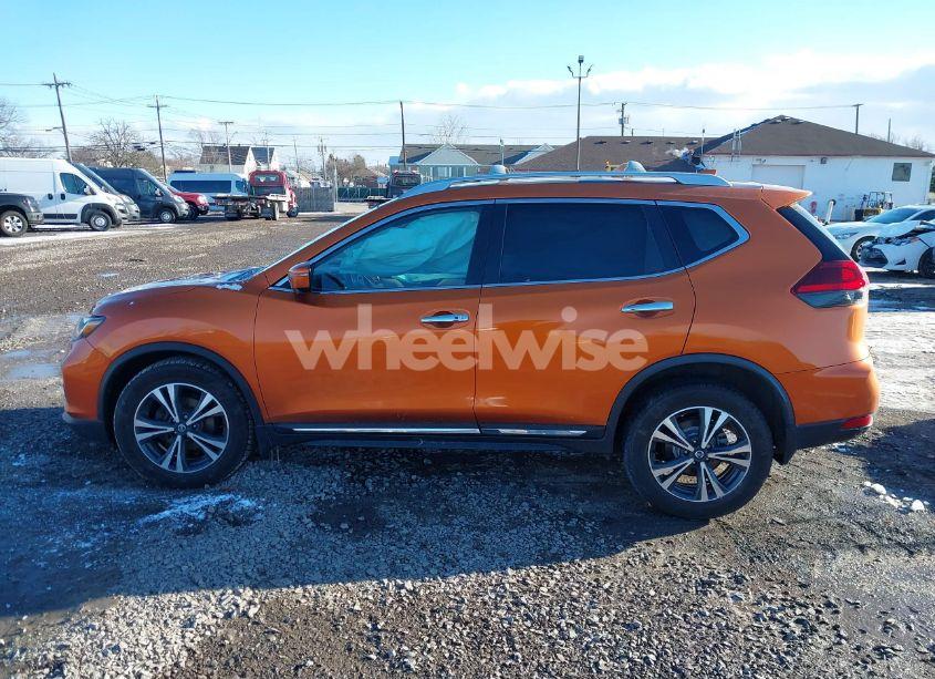 Photo 13 of 2018 Nissan Rogue SL (VIN JN8AT2MV5JW305431)