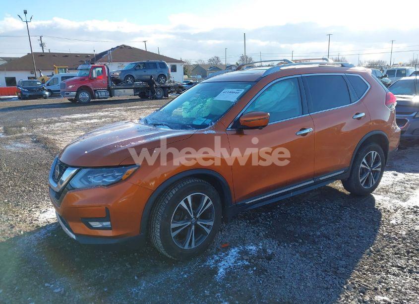 Photo 2 of 2018 Nissan Rogue SL (VIN JN8AT2MV5JW305431)