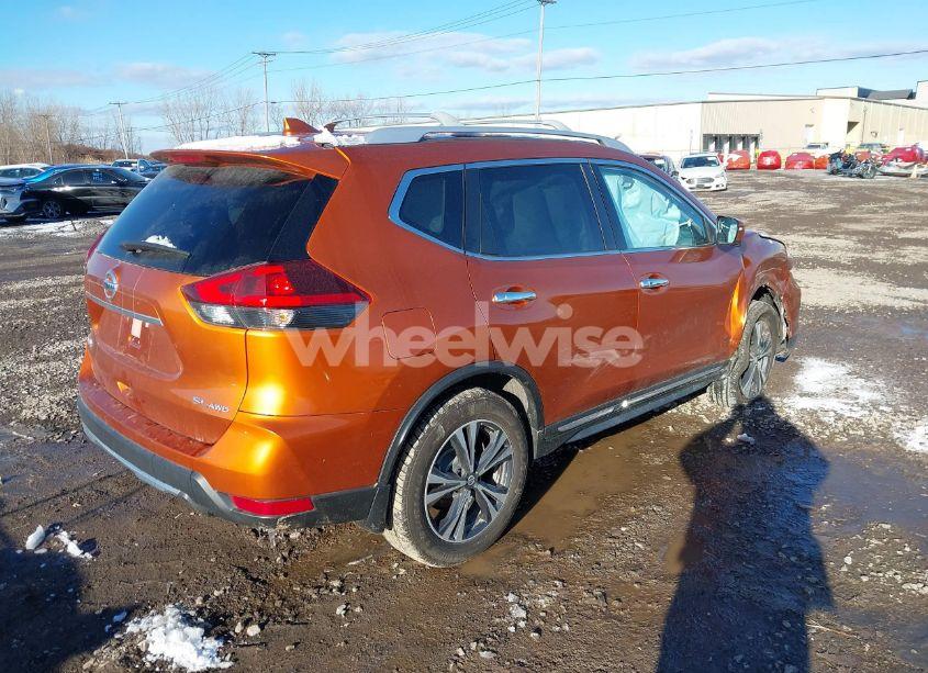 Photo 4 of 2018 Nissan Rogue SL (VIN JN8AT2MV5JW305431)