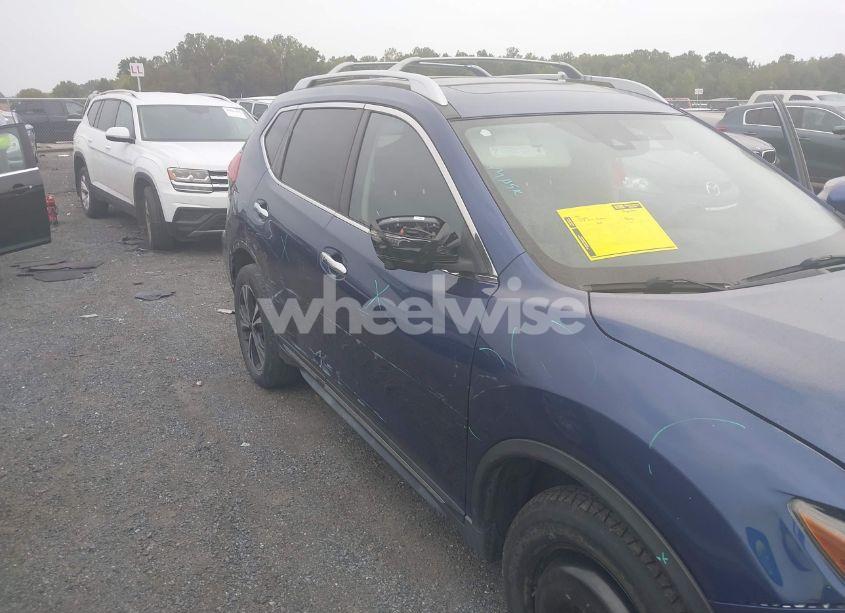 Photo 6 of 2018 Nissan Rogue SL (VIN JN8AT2MV5JW306983)