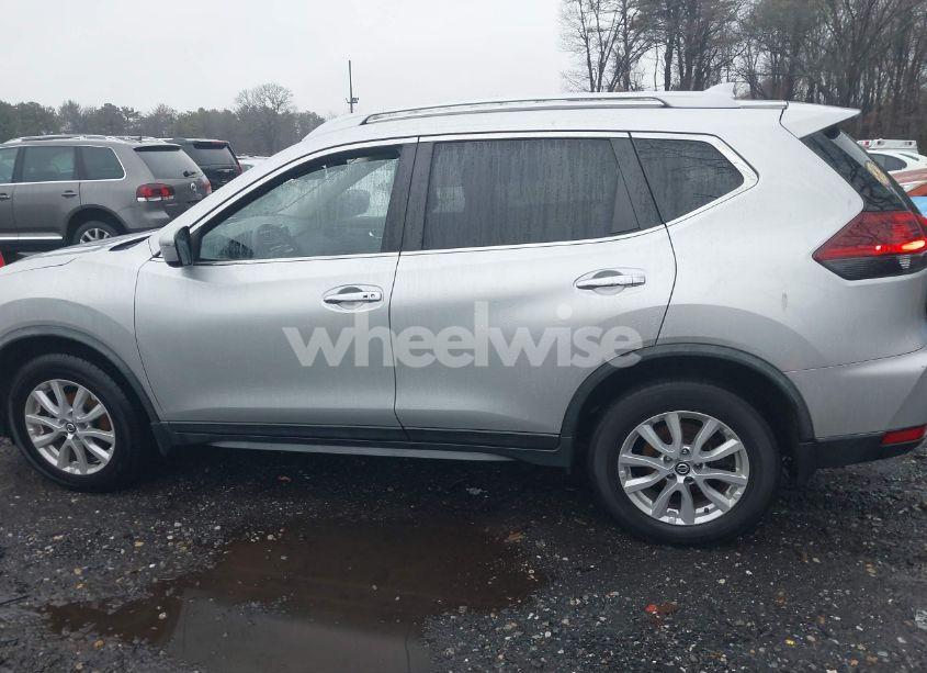 Photo 14 of 2018 Nissan Rogue SV (VIN JN8AT2MV5JW309432)