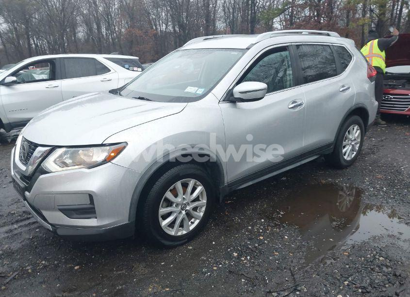 Photo 2 of 2018 Nissan Rogue SV (VIN JN8AT2MV5JW309432)