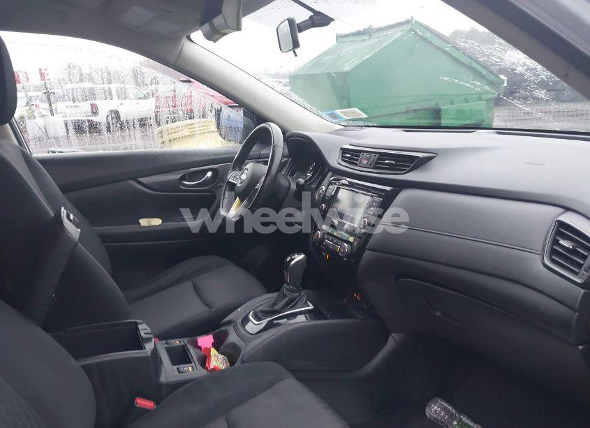 Photo 5 of 2018 Nissan Rogue SV (VIN JN8AT2MV5JW309432)