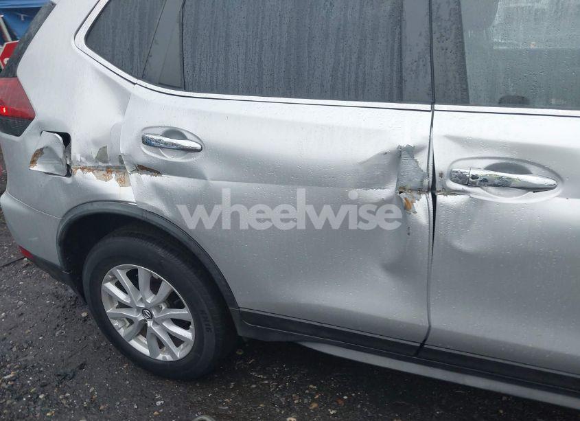 Photo 6 of 2018 Nissan Rogue SV (VIN JN8AT2MV5JW309432)