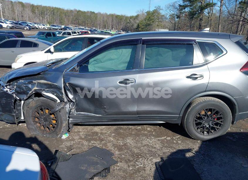 Photo 14 of 2018 Nissan Rogue S (VIN JN8AT2MV5JW309513)