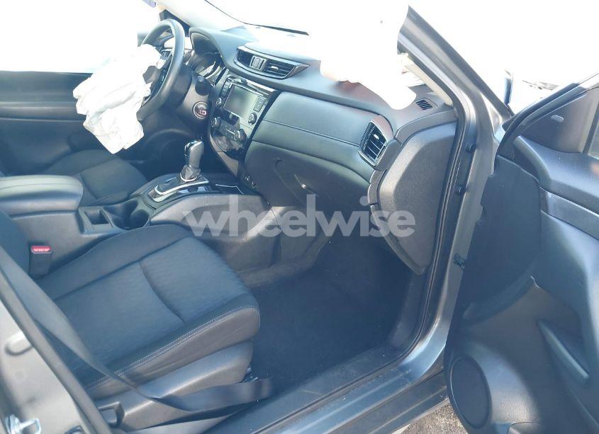 Photo 5 of 2018 Nissan Rogue S (VIN JN8AT2MV5JW309513)