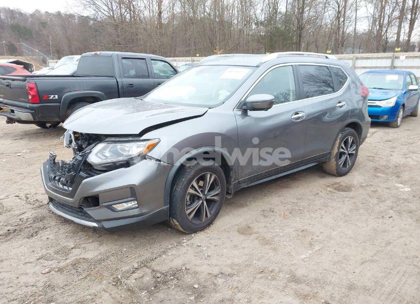 Photo 2 of 2019 Nissan Rogue SV (VIN JN8AT2MV5KW370992)