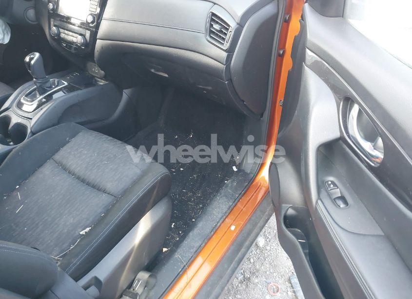 Photo 5 of 2019 Nissan Rogue SV (VIN JN8AT2MV5KW372712)