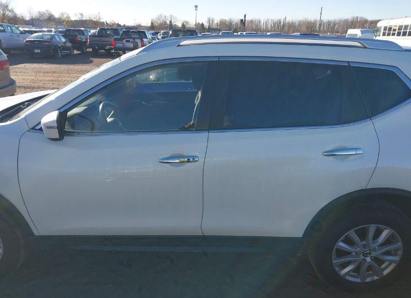 Photo 14 of 2019 Nissan Rogue SV (VIN JN8AT2MV5KW372841)