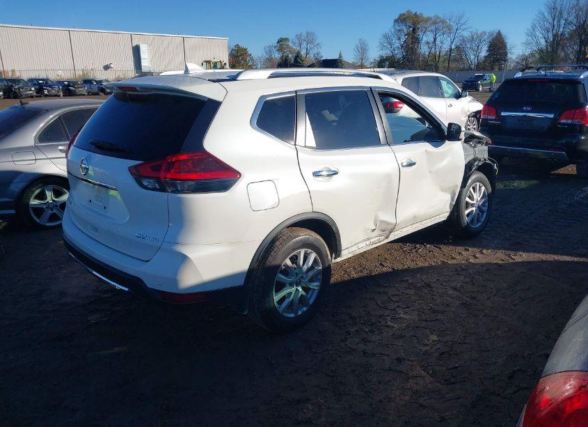 Photo 4 of 2019 Nissan Rogue SV (VIN JN8AT2MV5KW372841)
