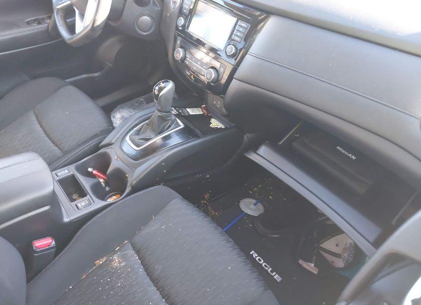 Photo 5 of 2019 Nissan Rogue SV (VIN JN8AT2MV5KW372841)