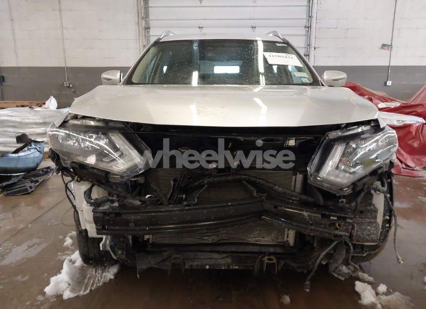 Photo 13 of 2019 Nissan Rogue SV (VIN JN8AT2MV5KW376498)