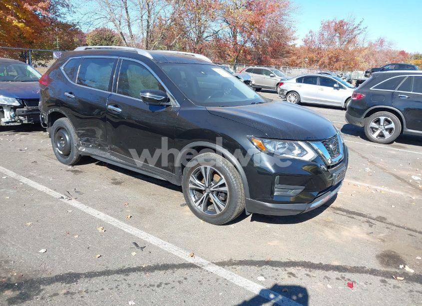 2019 Nissan Rogue SV (VIN JN8AT2MV5KW379398) main photo