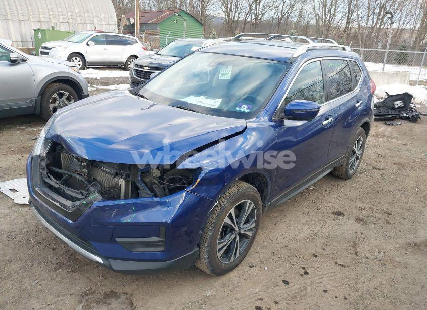 Photo 2 of 2019 Nissan Rogue SV (VIN JN8AT2MV5KW385749)