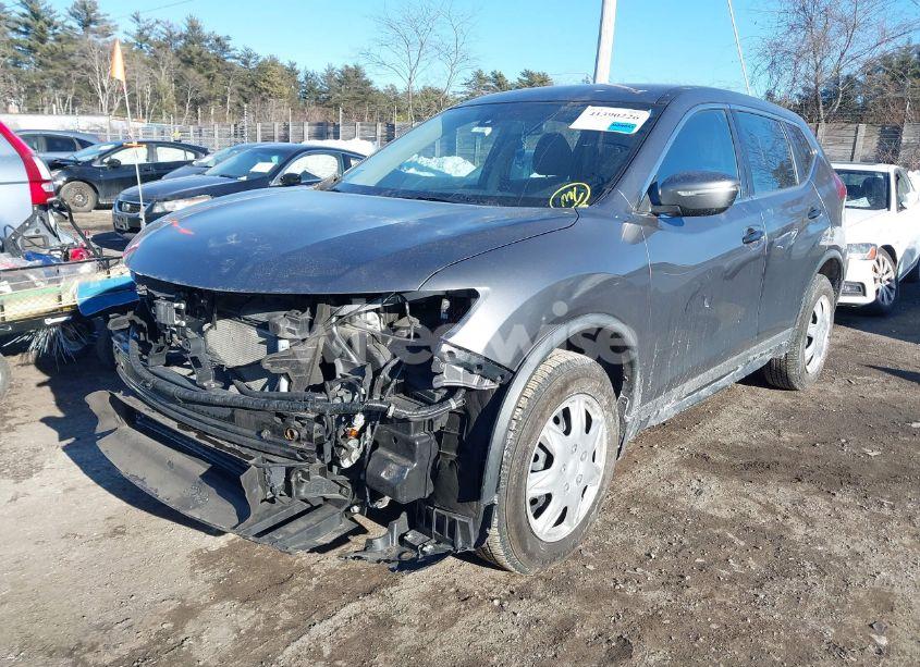 Photo 2 of 2019 Nissan Rogue S (VIN JN8AT2MV5KW389168)