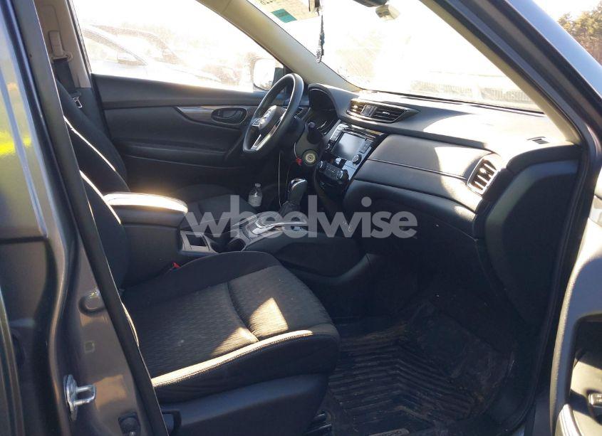 Photo 5 of 2019 Nissan Rogue S (VIN JN8AT2MV5KW389168)