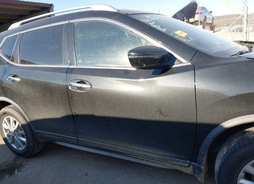 Photo 14 of 2019 Nissan Rogue SV (VIN JN8AT2MV5KW392197)