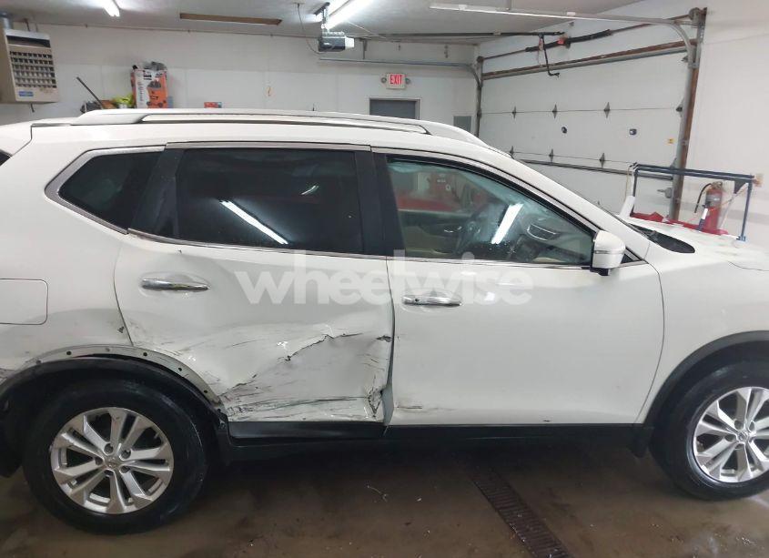 Photo 13 of 2016 Nissan Rogue SV (VIN JN8AT2MV6GW142300)