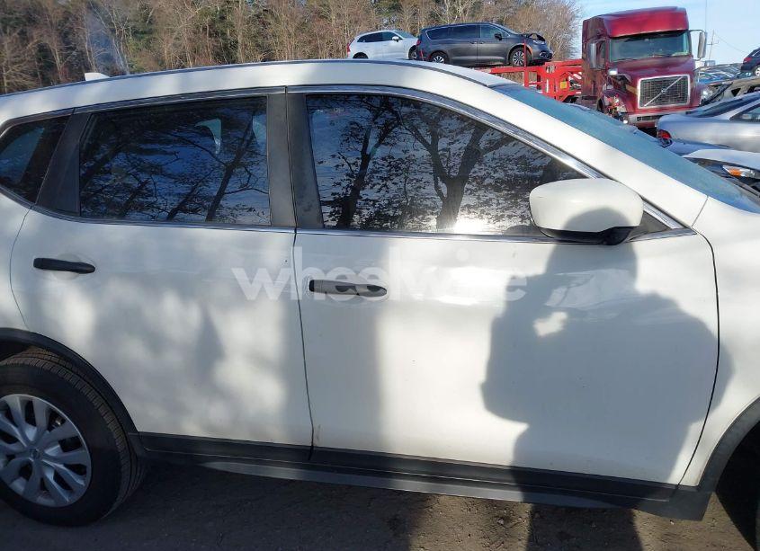 Photo 13 of 2017 Nissan Rogue S (VIN JN8AT2MV6HW012597)