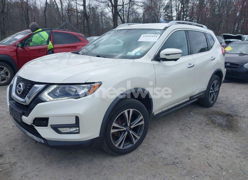 Photo 2 of 2017 Nissan Rogue SL (VIN JN8AT2MV6HW259487)