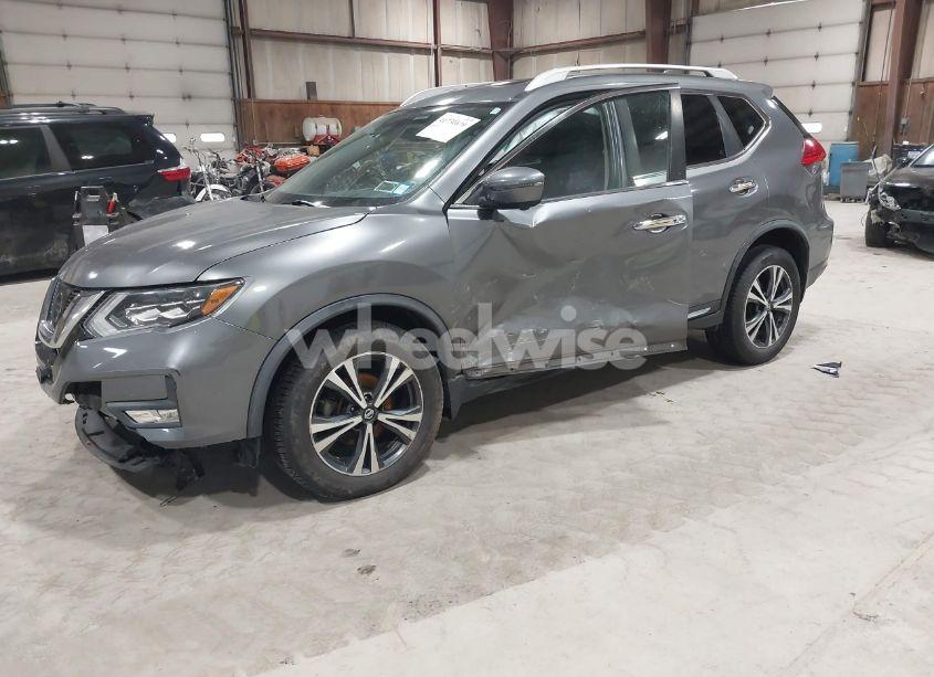 Photo 2 of 2017 Nissan Rogue SL (VIN JN8AT2MV6HW275480)