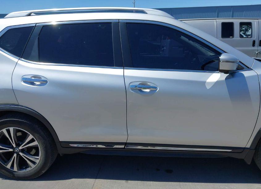 Photo 13 of 2017 Nissan Rogue SL (VIN JN8AT2MV6HW280002)