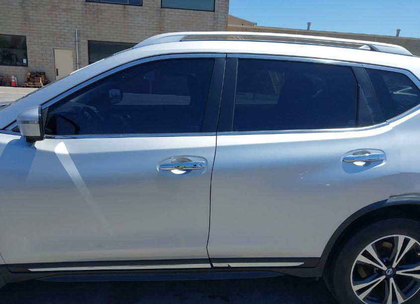 Photo 14 of 2017 Nissan Rogue SL (VIN JN8AT2MV6HW280002)