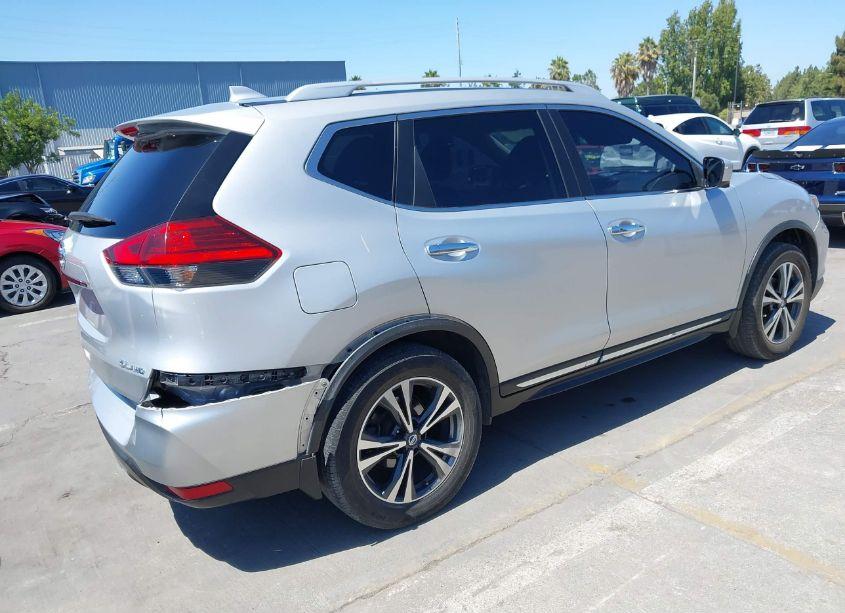 Photo 4 of 2017 Nissan Rogue SL (VIN JN8AT2MV6HW280002)