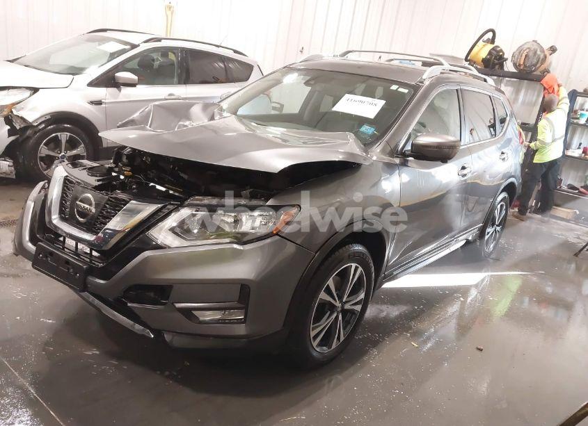 Photo 2 of 2017 Nissan Rogue SL (VIN JN8AT2MV6HW284437)