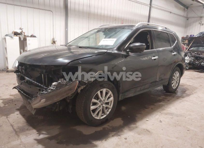 Photo 2 of 2018 Nissan Rogue SV (VIN JN8AT2MV6JW307592)