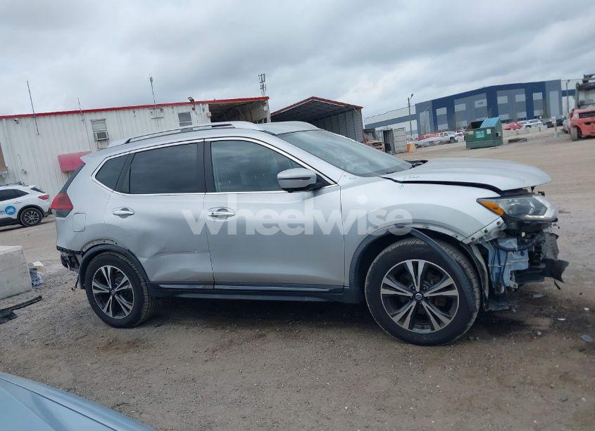 Photo 13 of 2018 Nissan Rogue SL (VIN JN8AT2MV6JW317832)
