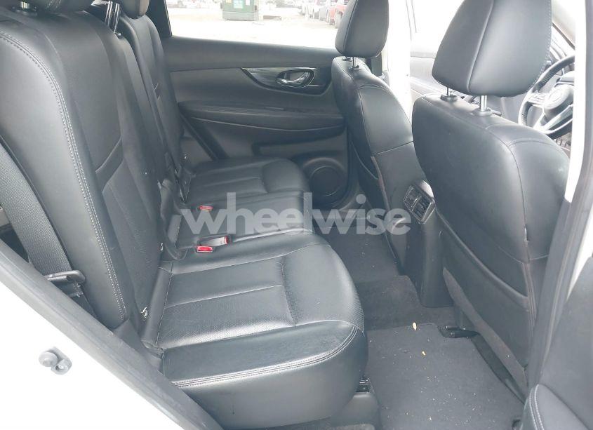 Photo 8 of 2018 Nissan Rogue SL (VIN JN8AT2MV6JW317832)