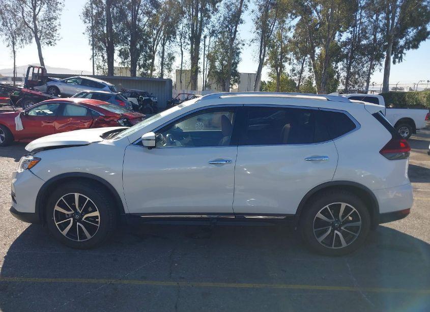 Photo 14 of 2018 Nissan Rogue SL (VIN JN8AT2MV6JW343038)