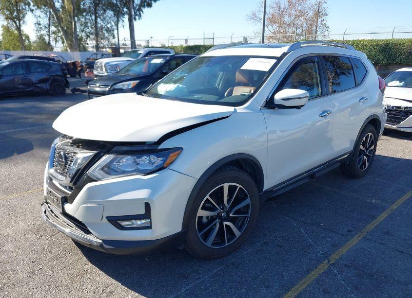 Photo 2 of 2018 Nissan Rogue SL (VIN JN8AT2MV6JW343038)