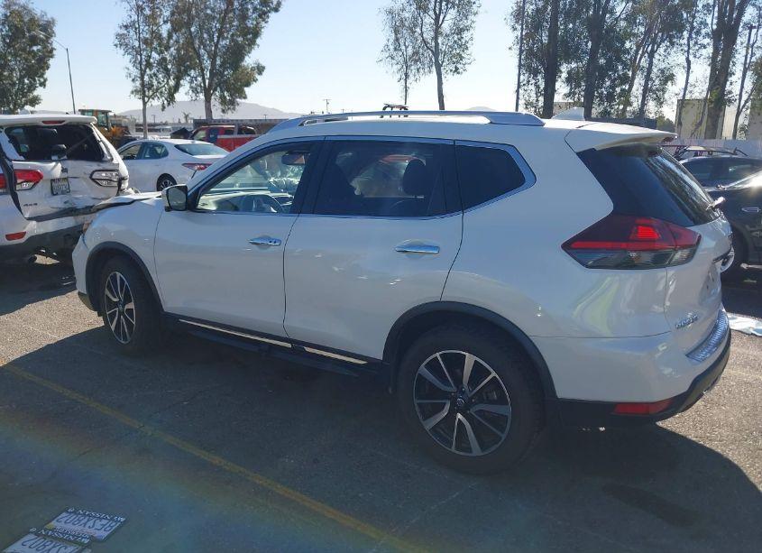 Photo 3 of 2018 Nissan Rogue SL (VIN JN8AT2MV6JW343038)