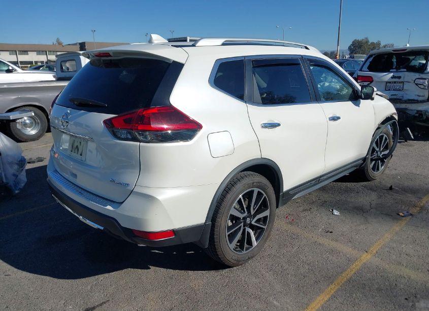 Photo 4 of 2018 Nissan Rogue SL (VIN JN8AT2MV6JW343038)