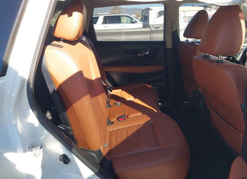 Photo 8 of 2018 Nissan Rogue SL (VIN JN8AT2MV6JW343038)