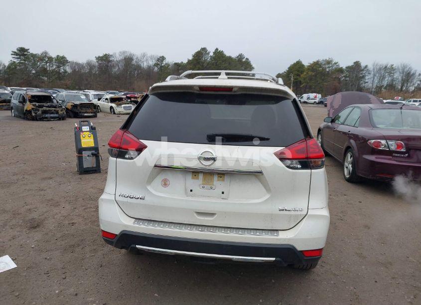 Photo 16 of 2018 Nissan Rogue SL (VIN JN8AT2MV6JW348031)