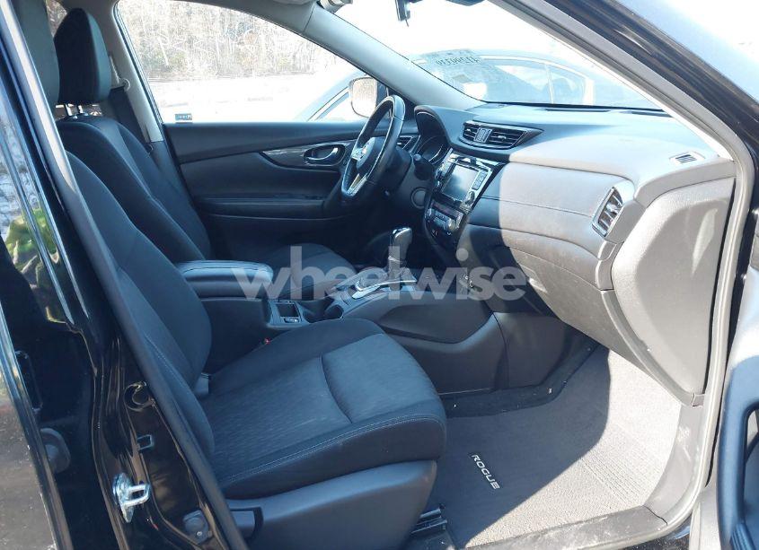 Photo 5 of 2019 Nissan Rogue SV (VIN JN8AT2MV6KW380351)